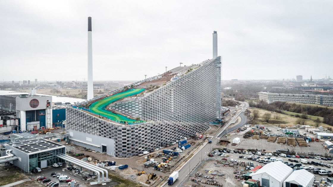 Лыжный склон на датском мусоросжигающем заводе архитектура