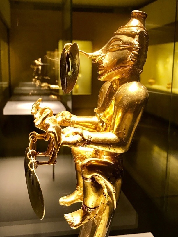 Музей золота, в котором все экспонаты сделаны из драгоценного металла авиатур