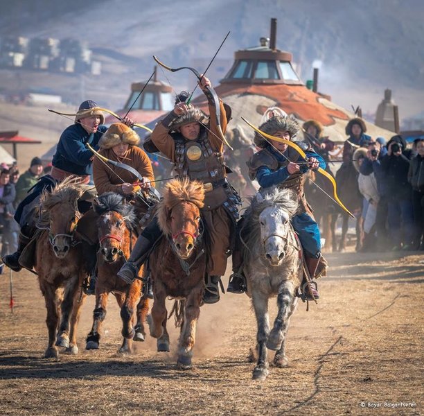 Фестиваль беркута в Монголии. Улан-Батор. 4 марта 2019 года. Дальние дали