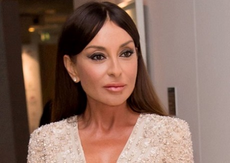 Как первой леди Азербайджана удается выглядеть так молодо в 53 года звезда