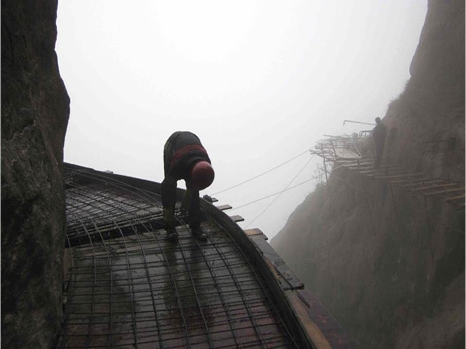 Как строятся экскурсионные дороги в горном Китае 