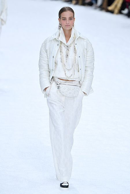 Пенелопа Крус на подиуме, Кристен Стюарт - в зале: как прошел показ последней коллекции Лагерфельда для Chanel Мода / Новости моды