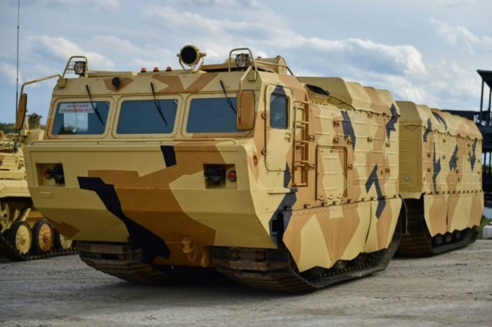 Россия обзавелась танком-паровозом для езды по Арктике 