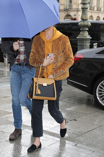 Алисия Викандер и Майкл Фассбендер гуляют по дождливому Парижу Звездные пары