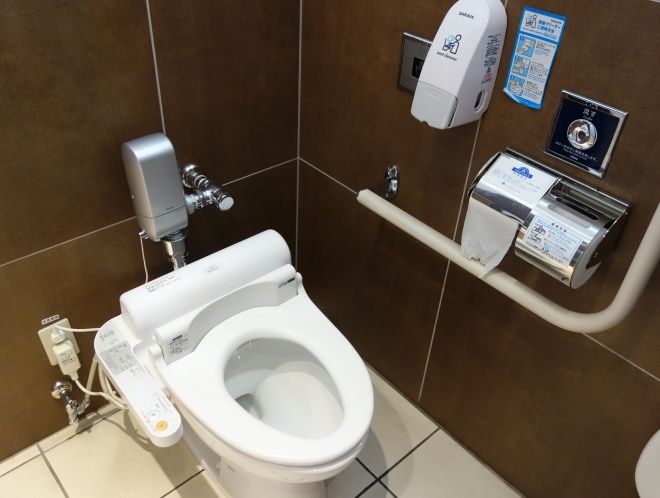 Тонкости туалетного этикета в разных странах авиатур