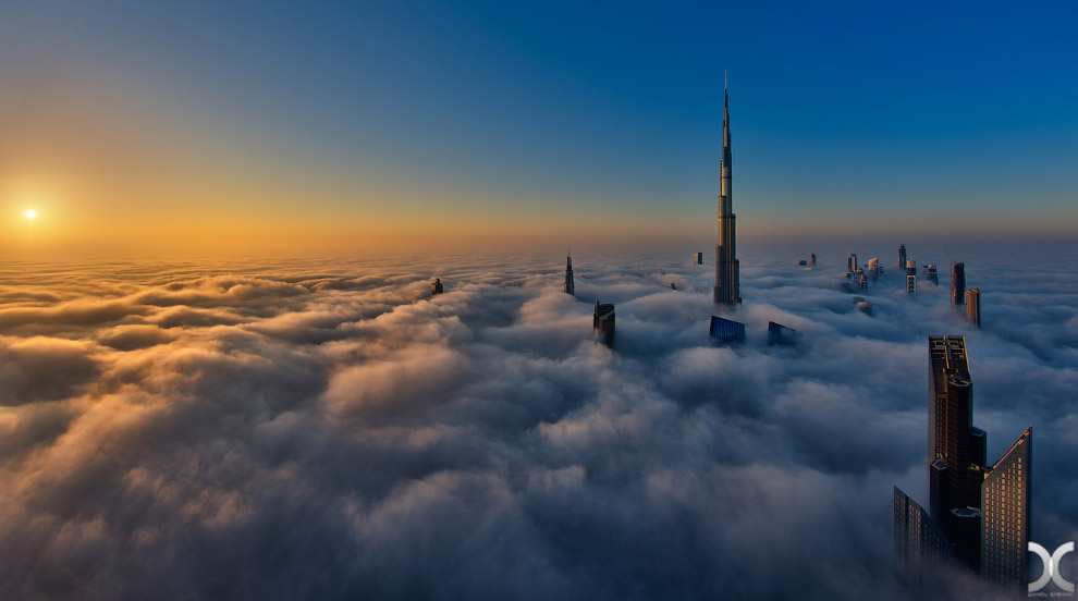 Самый высокий небоскреб в мире, плывущий в облаках архитектура