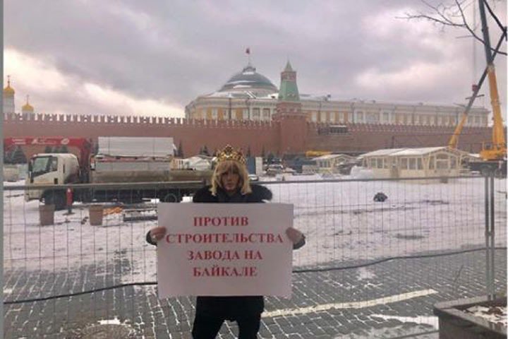 Шоумен Сергей Зверев провел пикет против строительства завода на Байкале байкал
