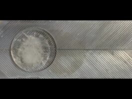 Dziwny! Rowkowana powierzchnia pozwala unosić się na lodzie – nie wymaga zewnętrznego nacisku