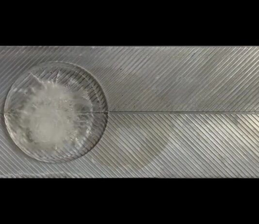 Dziwny! Rowkowana powierzchnia pozwala unosić się na lodzie – nie wymaga zewnętrznego nacisku