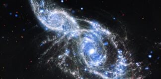 Galactische botsing vastgelegd: Webb en Chandra onthullen een kosmische omhelzing