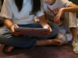 Закон Великобританії загрожує приватності дорослих у спробі обмежити доступ дітей онлайн