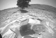 Марсохід Curiosity нарешті скинув застряглий камінь після тижневої боротьби