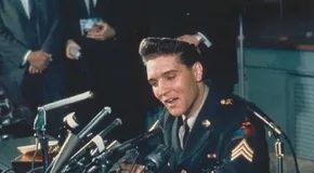 Dlaczego Elvis Presley porzucił rock and rolla na rzecz filmów muzycznych